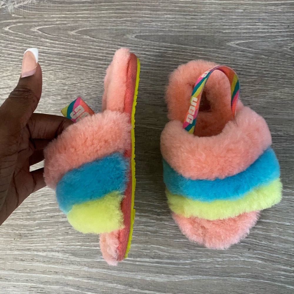 Little kids uggs fur slides / slippers